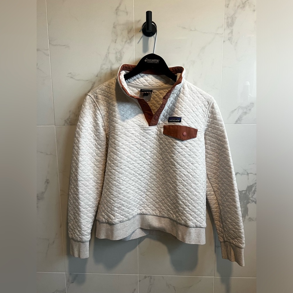 Mint condition Patagonia quilted pullover size small